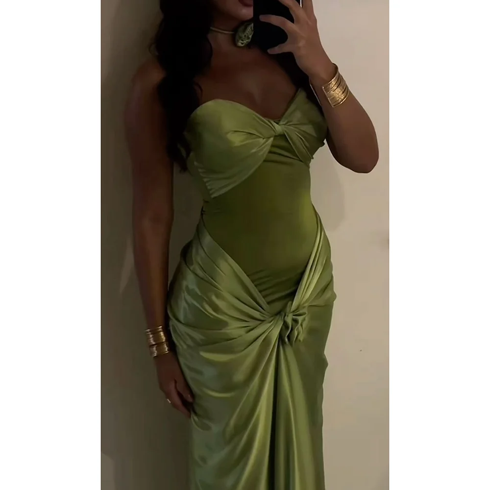 Abito lungo personalizzato con fiori fatti a mano pieghettati in raso sexy con scollo a cuore e sirena, abiti da ballo da sera formali, taglie disponibili