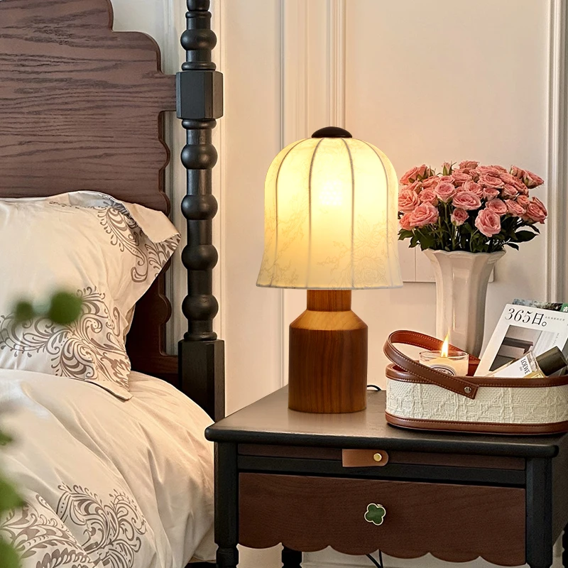 American Vintage Wooden Floor Lamps Retro Hotel Homestay Living Room Study Room Decor Elegant Cloth Table Light Bedroom Bedsides