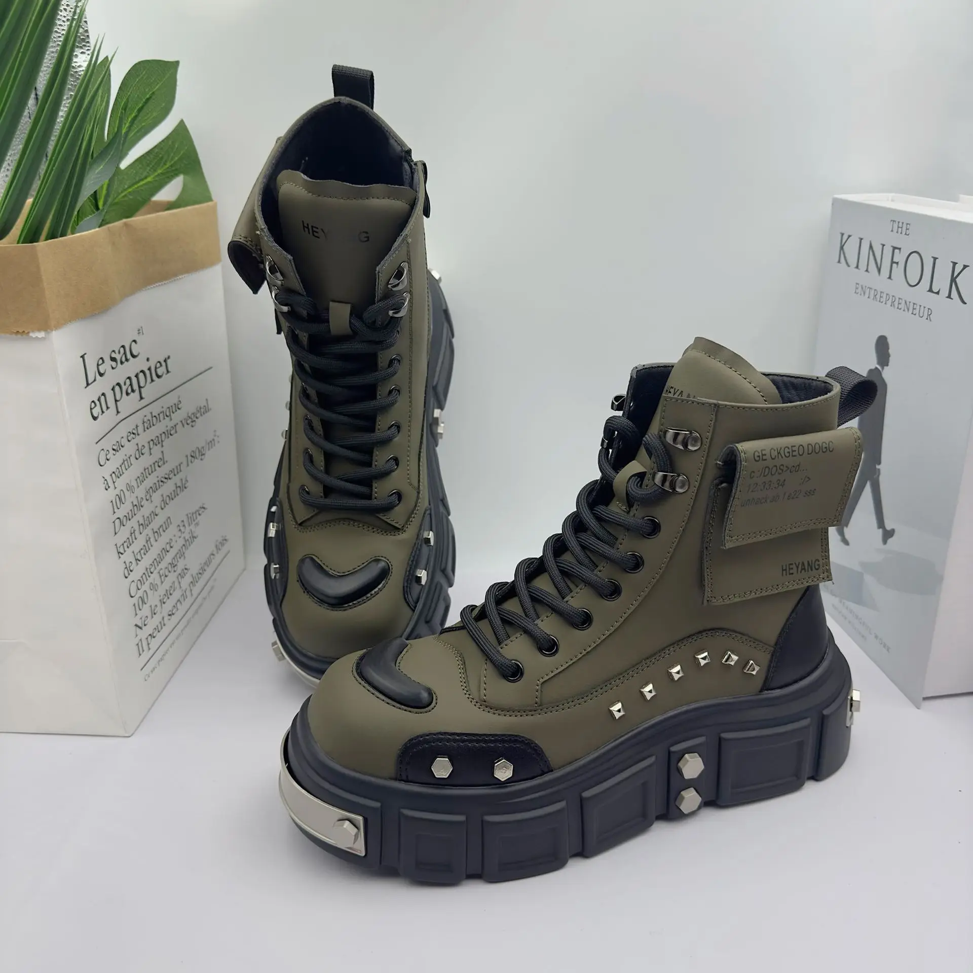 أحذية تشيلسي عالية الجودة للرجال 2025 ربيع الخريف العصرية روفيان وسيم نمط الشارع سميكة القاع الأحذية العصرية