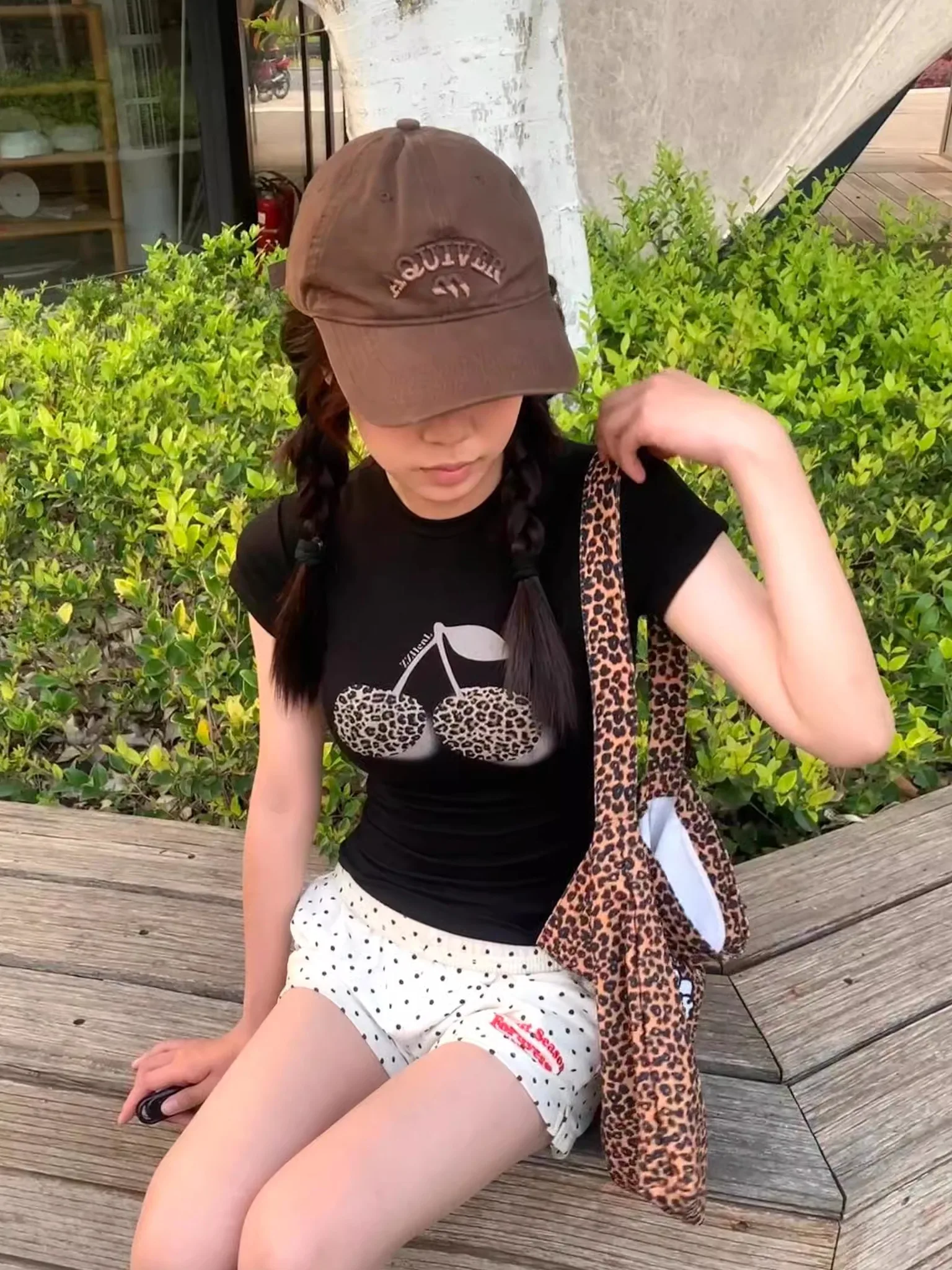 Camiseta Slim Fit com Estampa de Cereja Ins, 100% Algodão, Alta Elasticidade, Padrão de Leopardo, Casual, Top de Verão Feminino