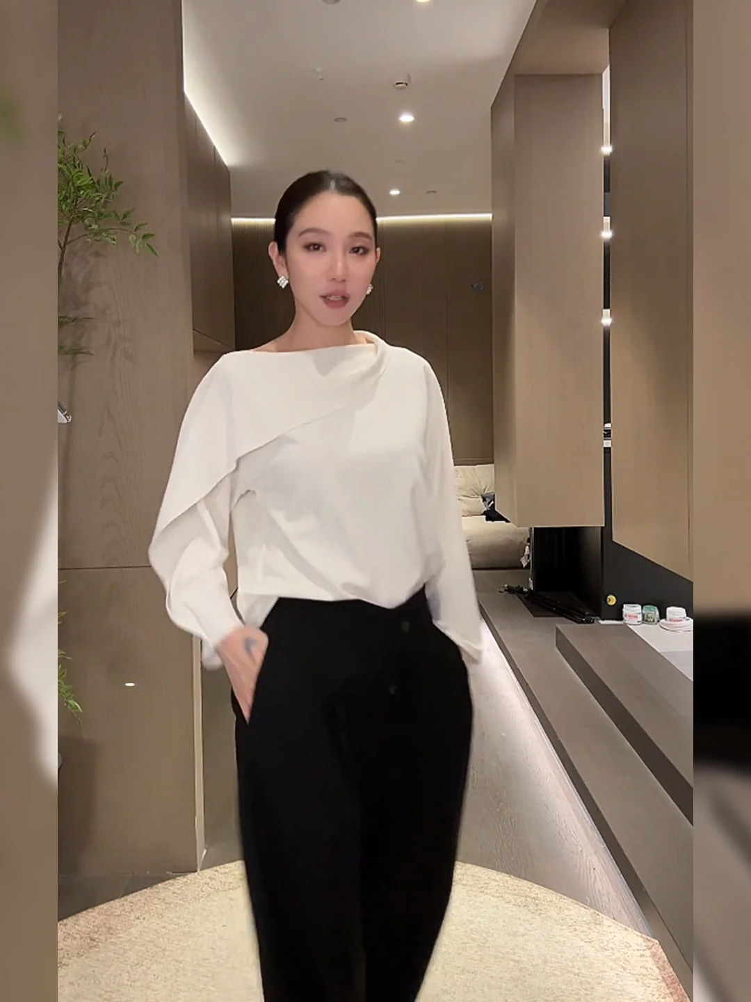 

Женская блузка Ele Spring с длинным рукавом, свободного кроя, из полиэстера, однотонная, в стиле французского шика, класса люкс, коллекция Fragile Kiss