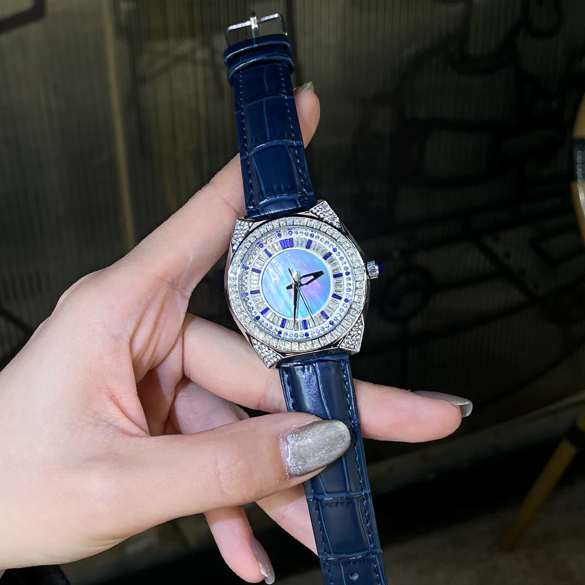 2024 latest full diamond ladies watch light luxury niche high-end large dial high-end female fashion watch