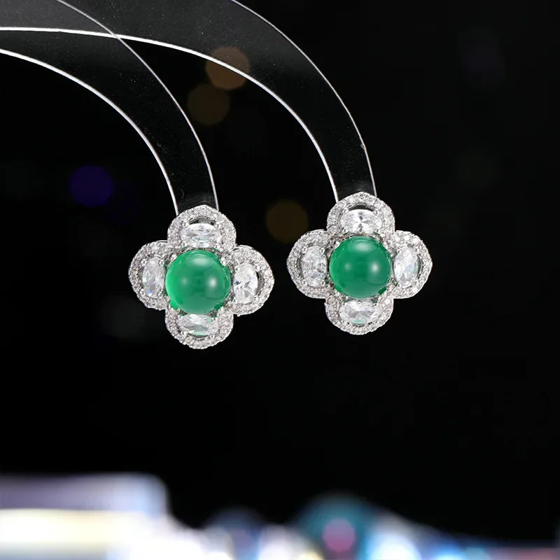 أقراط أذن فاخرة خفيفة مع إحساس بالتطور، وأقراط زهرية، وأقراط أنيقة ذات تصميم متخصص