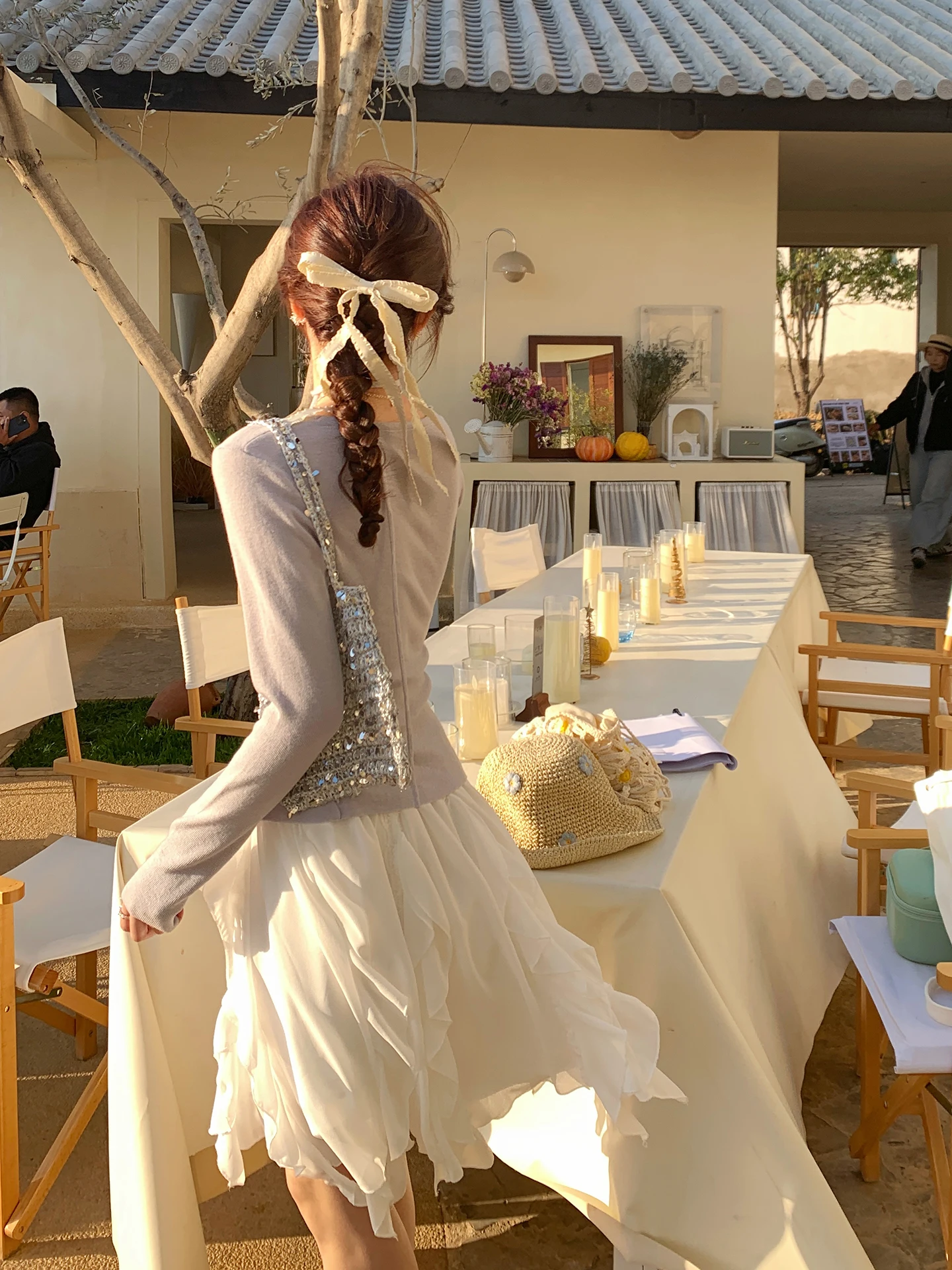 

Белая кружевная плиссированная юбка в корейском стиле с высокой талией, короткая, для повседневной носки, асимметричная, А-силуэт