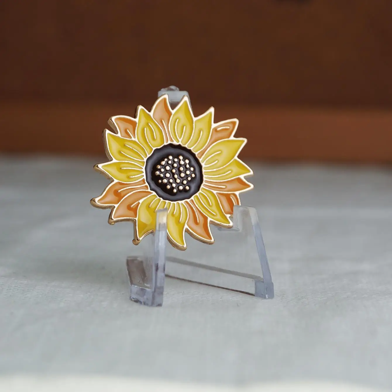 Bella spilla con distintivo a forma di fiore con spilla smaltata morbida girasole per accessorio di gioielli