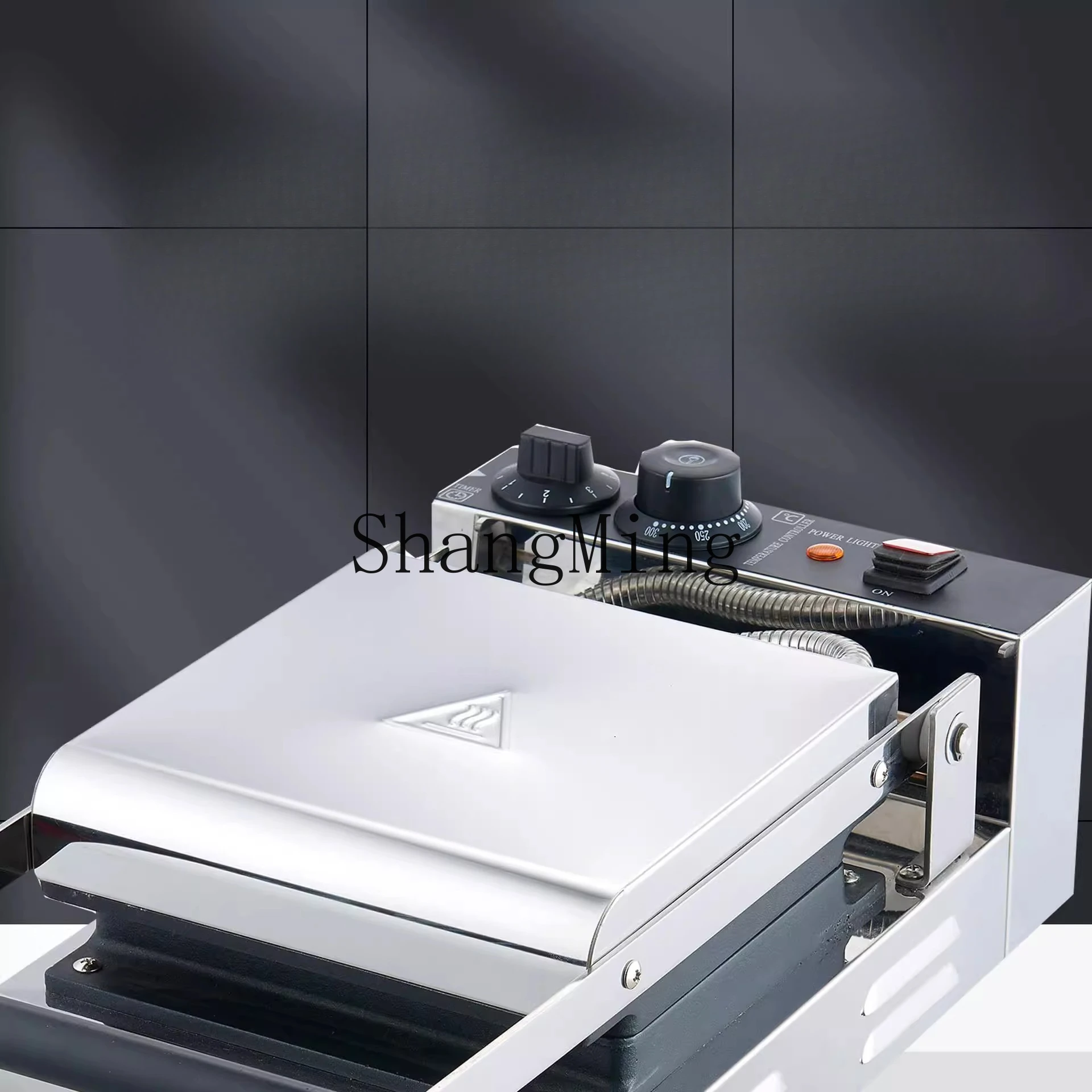 يتم تسخين آلة الدونات التجارية على شكل قلب من ZYY مصنوعة من الفولاذ المقاوم للصدأ وغير لاصقة بشكل متساوي