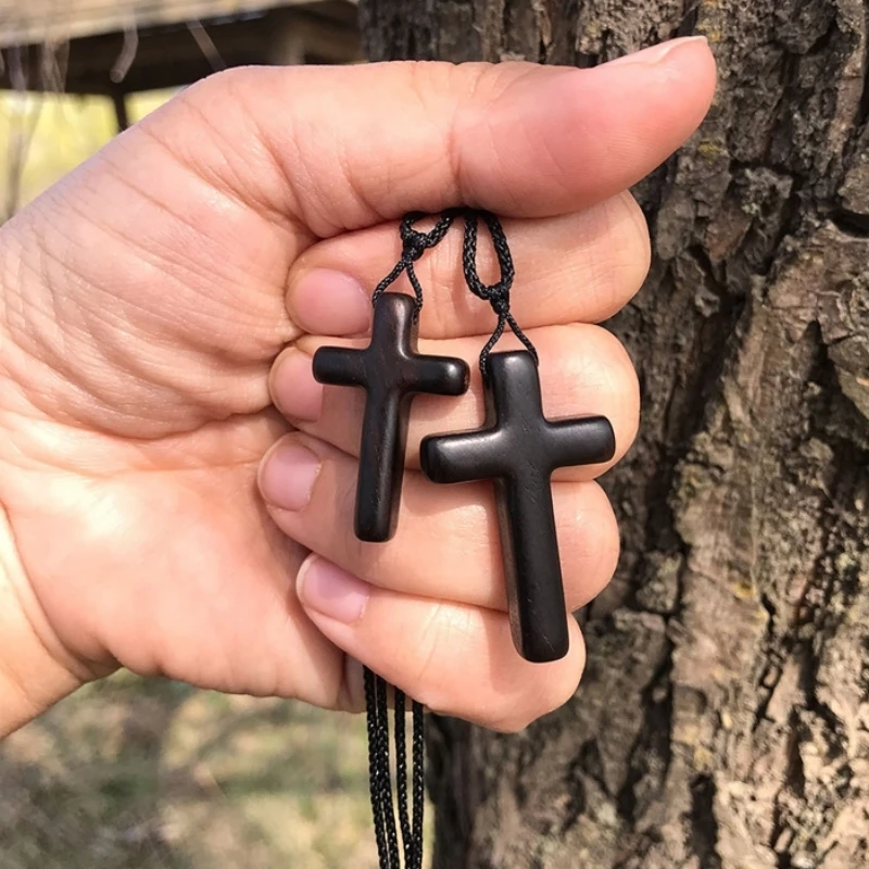 3cm Hign-end Ebony Cross Pendant Necklace For Lady Gift Blessing Jewelry Simple and Fashionable Sandalwood Necklace For Men