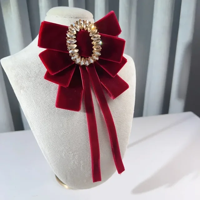 Retro aksamitna muszka Rhinestone kryształowy kwiat broszki dla kobiet ślub Pearty Collar szpilki luksusowa biżuteria akcesoria do krawatów