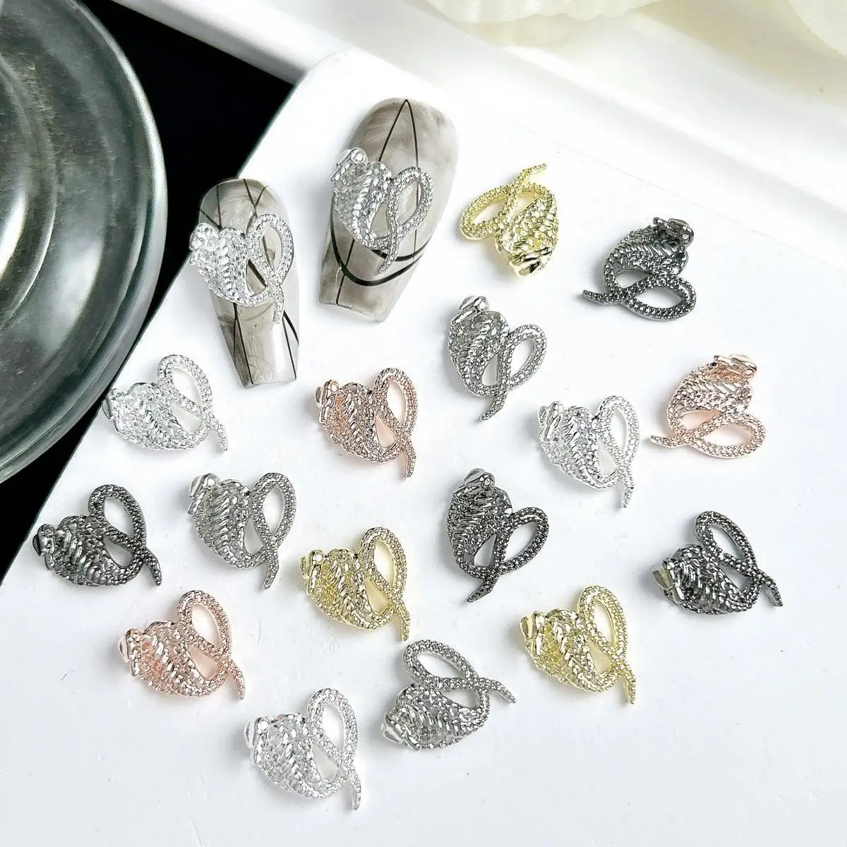 

30PCS 3D Gothic Metal Snake Shaped Nail Art Decoration Sparkling Y2K 5-Color Alloy Cobra Nail Charms Supplies For DIY Crafts