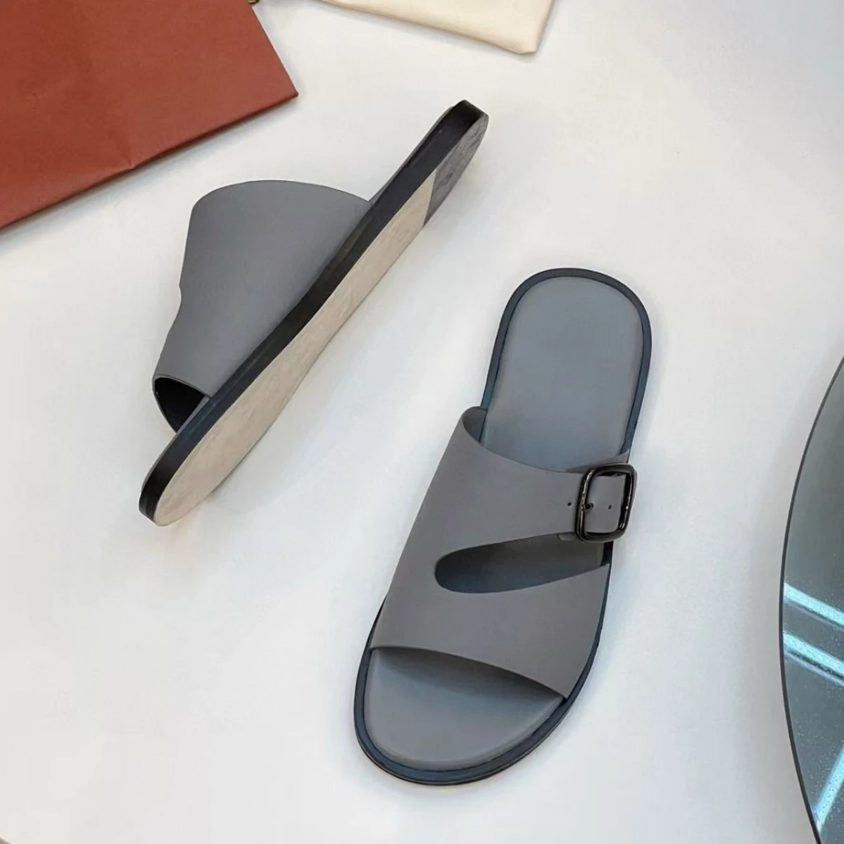 

Brand Luxury Men Matte Leather Buckle Slide Sandals Minimalist Flat Casual Shoes Fashion Design Wear Vacation Outdoor Footwear