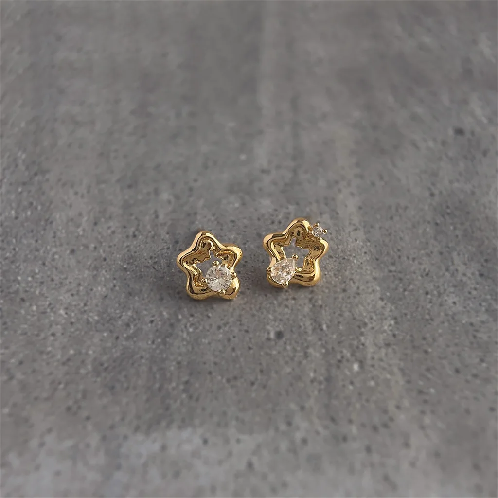 

Light Luxury Micro Pave Zircon Mini Hollow Flower Stud Earrings Elegant Office Minimalist New Jewelry
