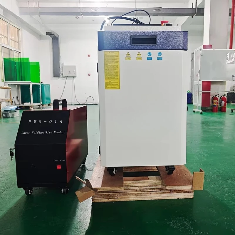 1500W Fiber Laser Welder Handheld 5 In 1 Water-cooled Energy Storage Function For Power Battery Manufacturing
