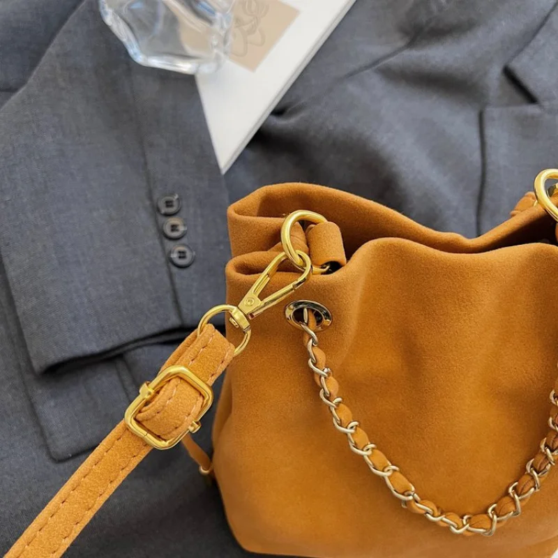 

Fashionable Commuter Bag For Women Elegant Leather Classic With Large Capacity Stylish For Daily Use And Solid Color