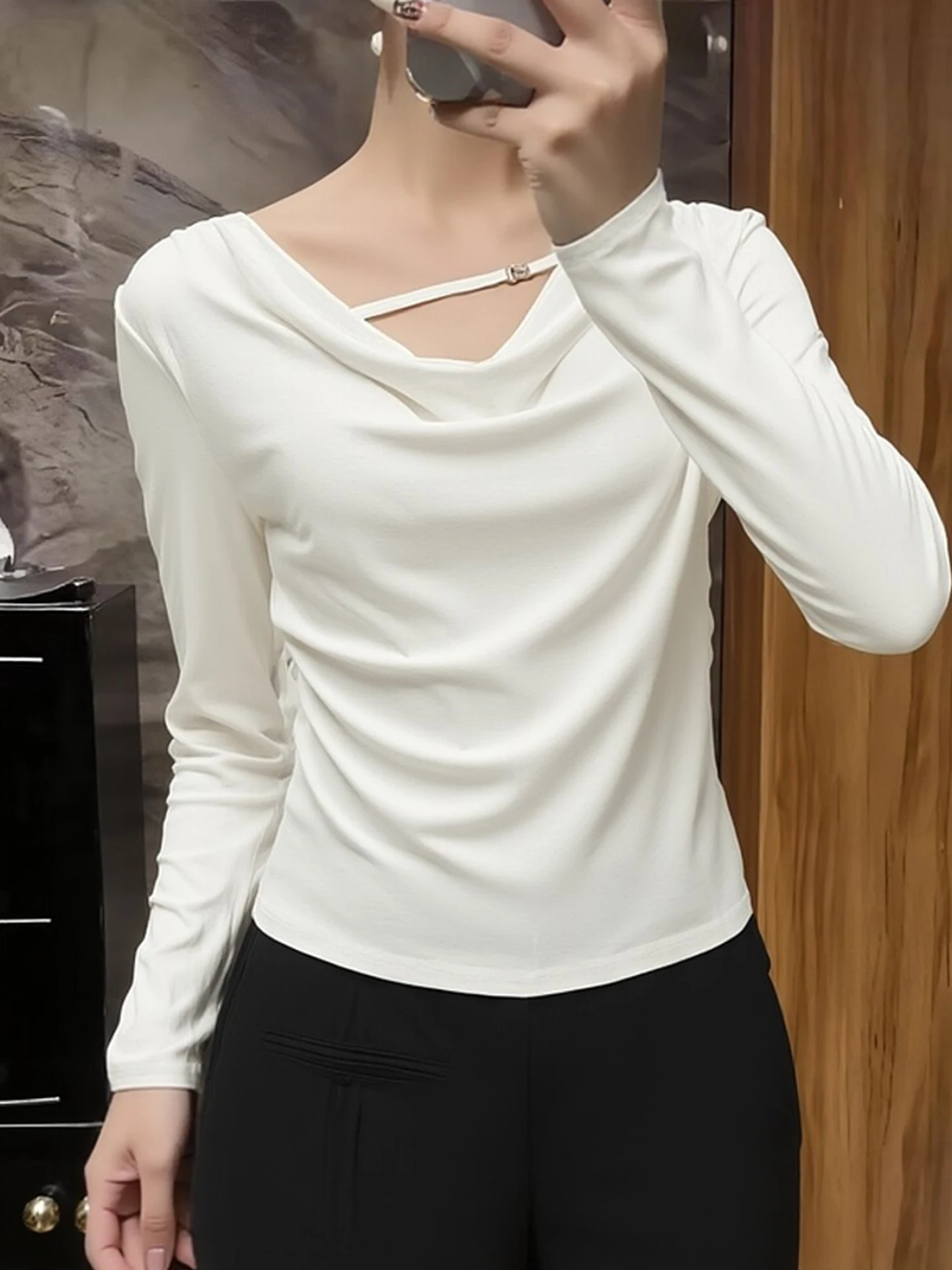 

Early Spring Long Sve Color T-irt Women's Faionable Versatile Crew Ne Design Slimming Sli European Sle Top
