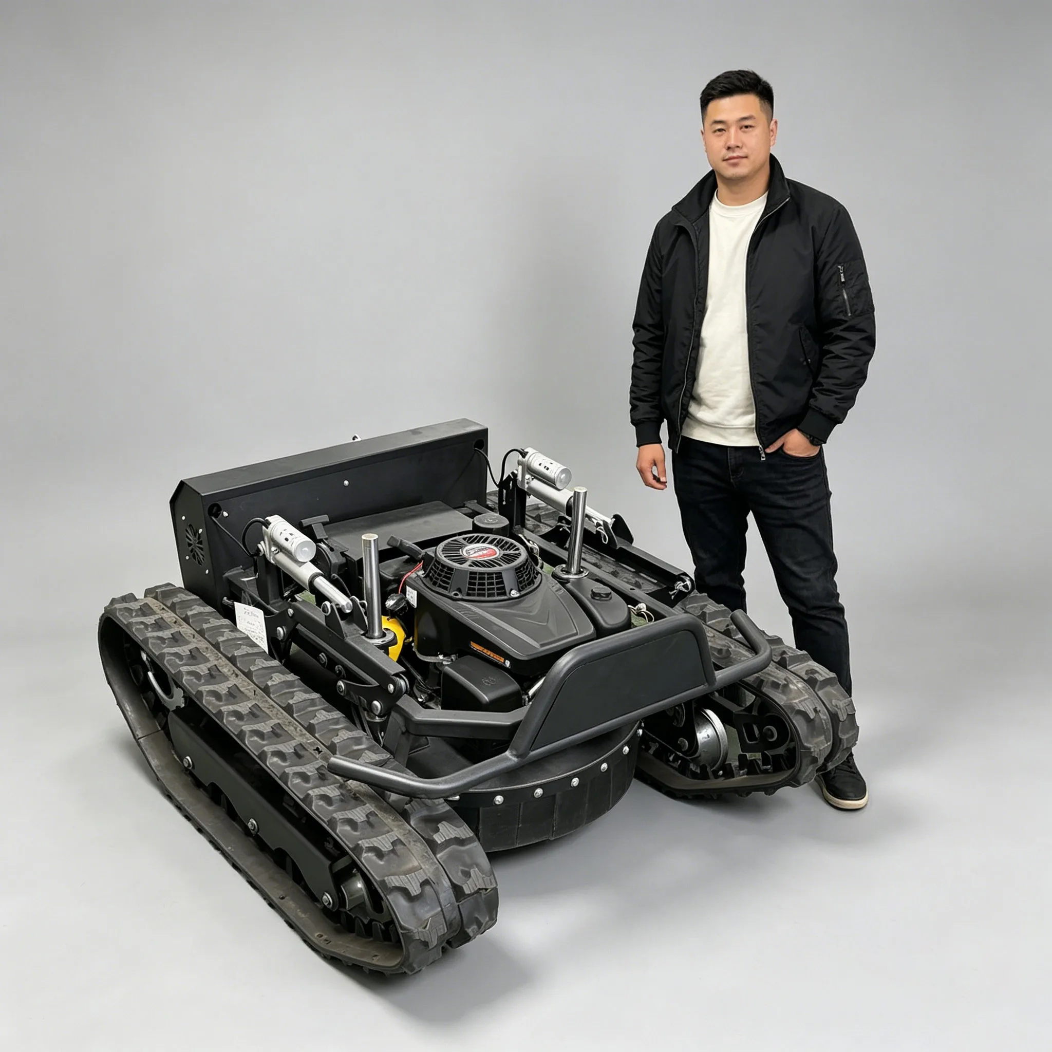 Customized lawn mower climbs smoothly, with obvious shock absorption effect, protecting the machine