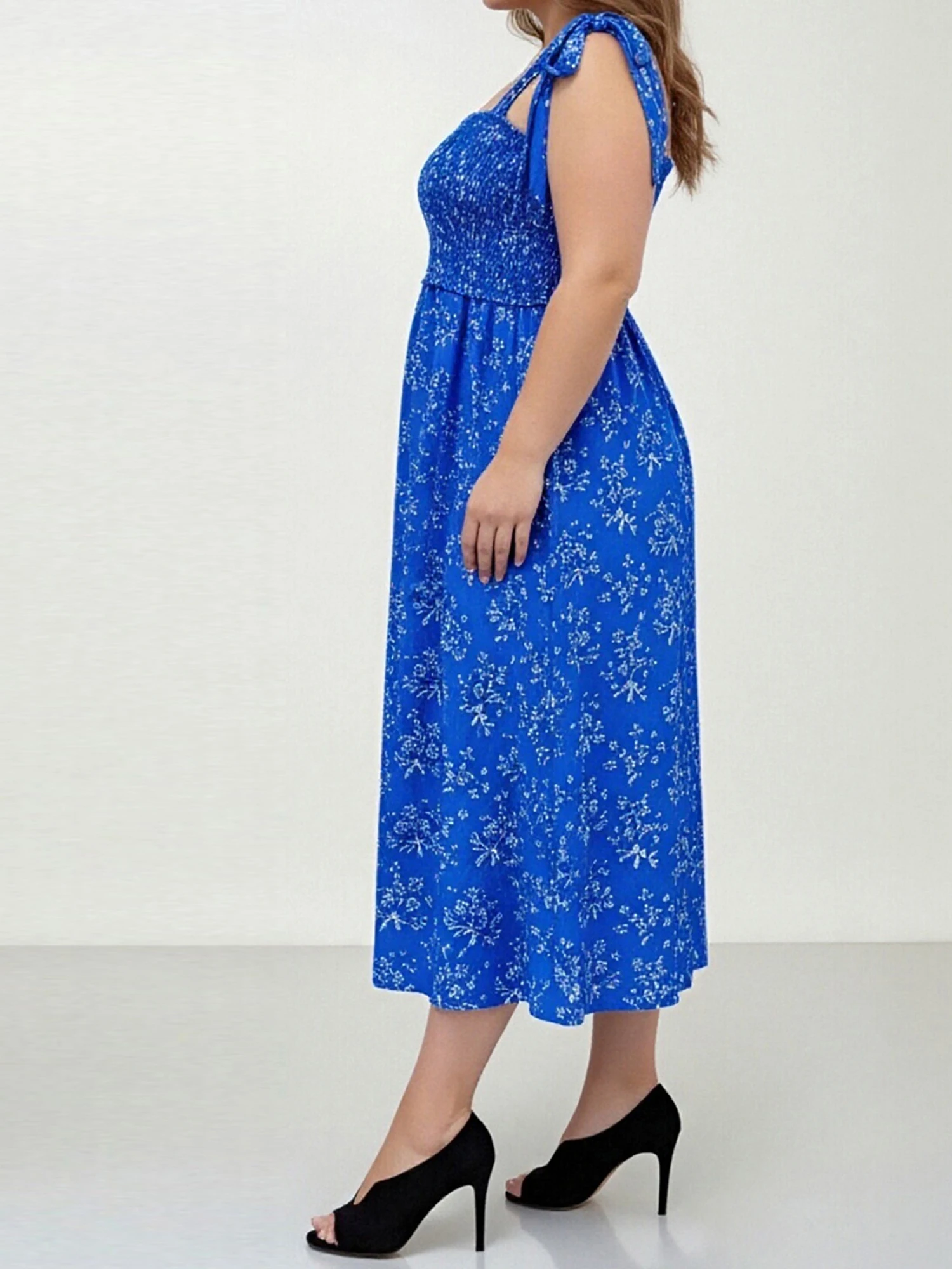 فستان نسائي مقاس كبير مزين بالورود صيفي عصري بدون أكمام وحاشية مكشكشة فستان طويل