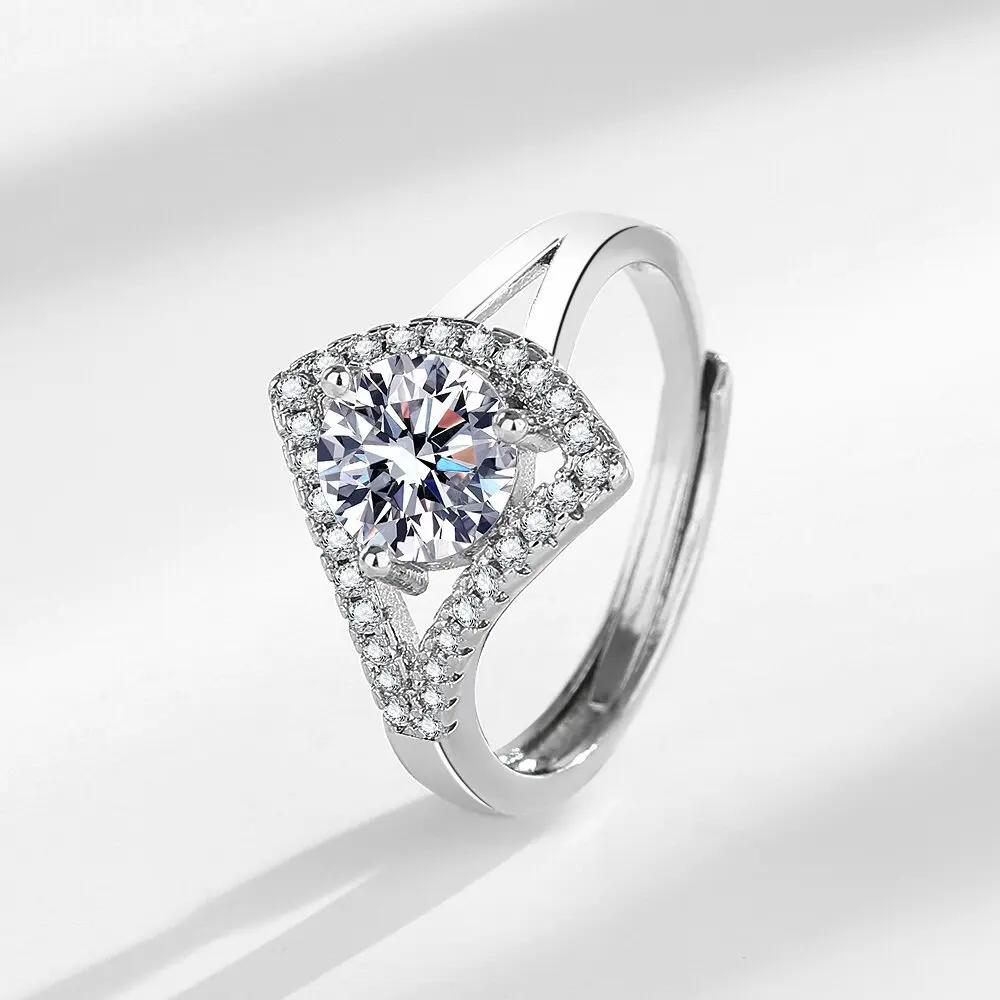 

Light Luxury 925 Sterling Silver 1 Carat Zircon Bright Design Premium Ring Wedding Jewelry