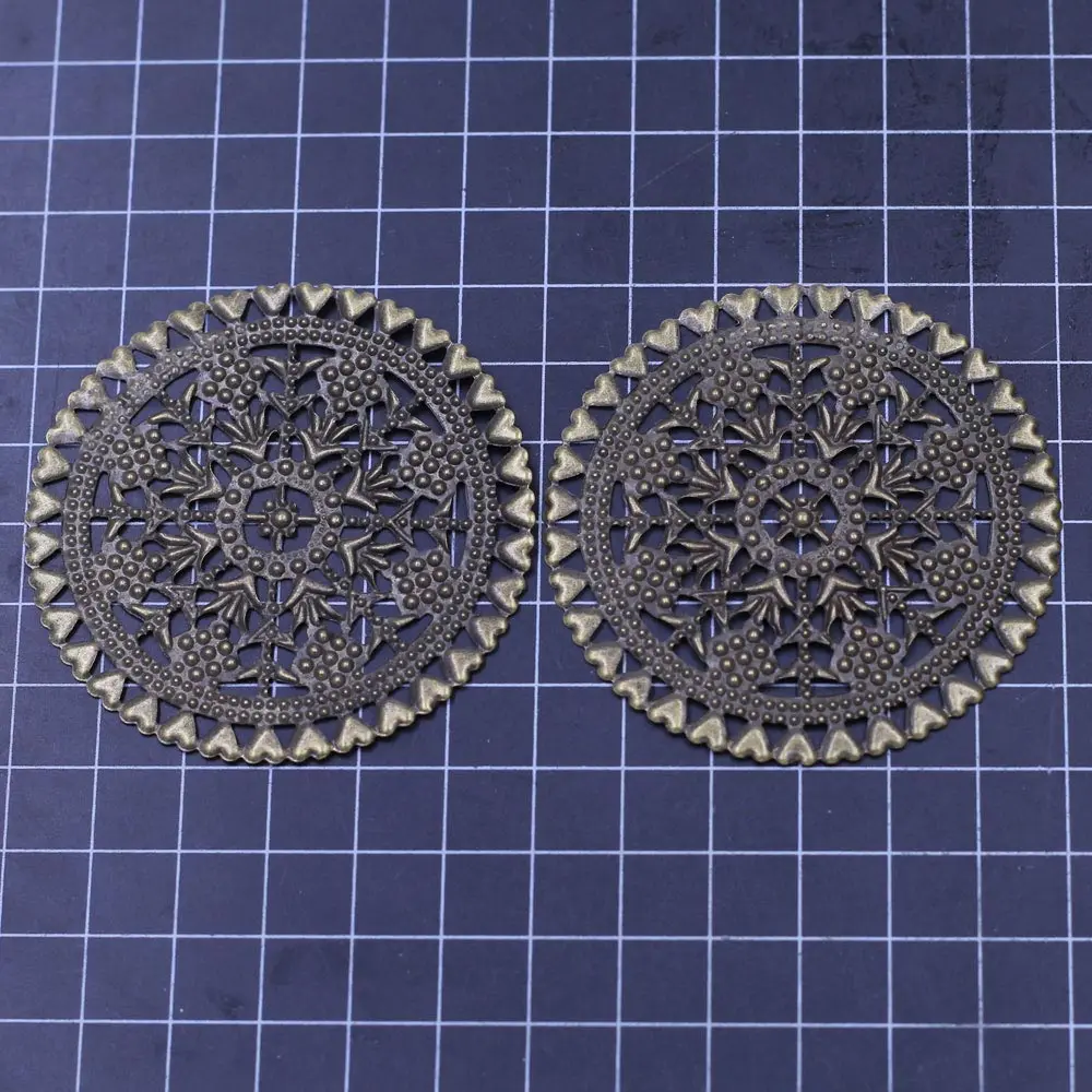 5 Stück Verzierungen rundes Herz filigrane Wraps Legierung Vintage Bronze Ton Schmuck DIY finden 60mm – Detail 3