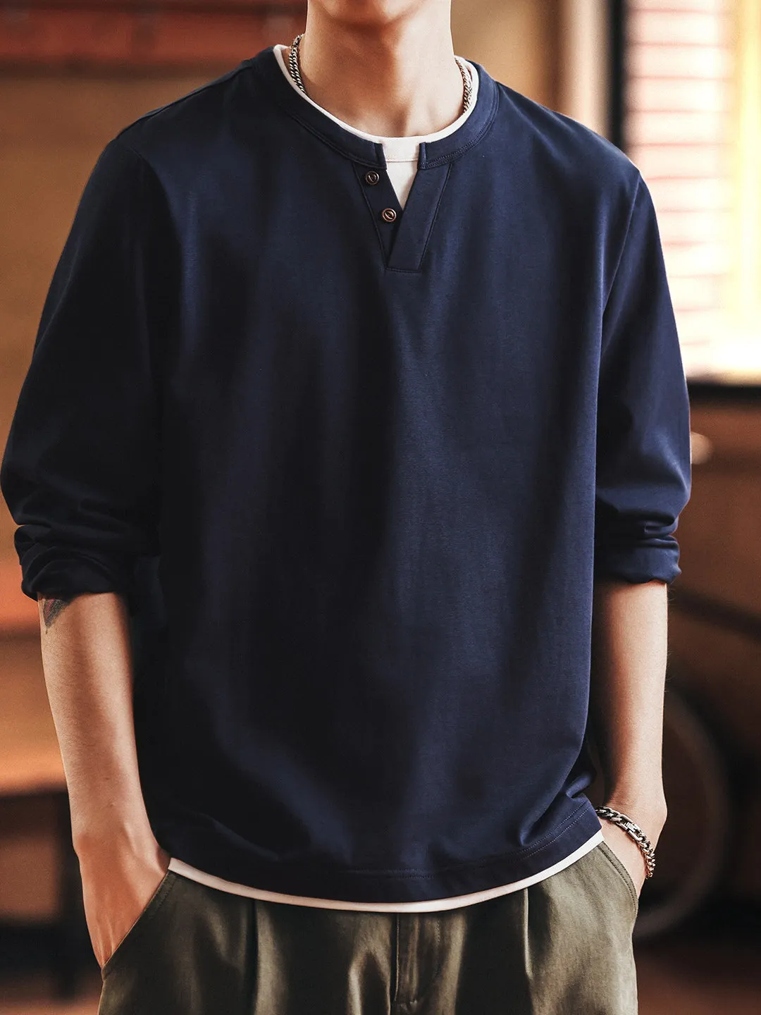 

Мужская футболка-хенли в американском ретро-стиле с длинным рукавом, повседневная, с V-образным вырезом, весна-осень, новая модель, свободный крой, из чистого хлопка