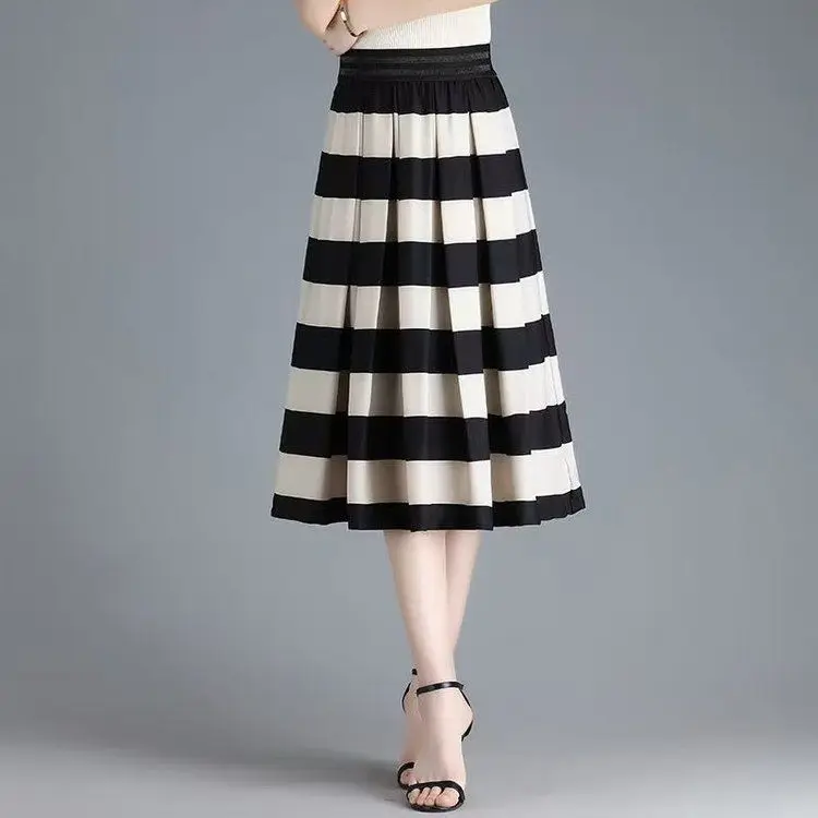 

Женская юбка-трапеция 2026 года, летняя новинка, с завышенной талией, тонкая, А-образная, модная, средней и длинной длины, в полоску, плиссированная.