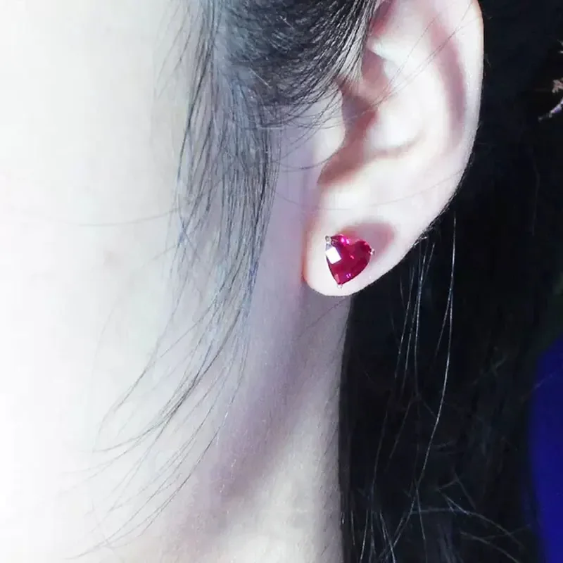 Light Luxury Romantic Heart Ruby Earings Stud Exquisite Classic Red Gemstone Earrings for Women Engagement Jewelry