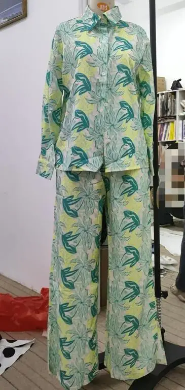 

Women's Two-Piece Set Summer Fashion 2025 New Fashionable Loose Printed Long Sleeved Shirt with Slit Wide Leg Pants