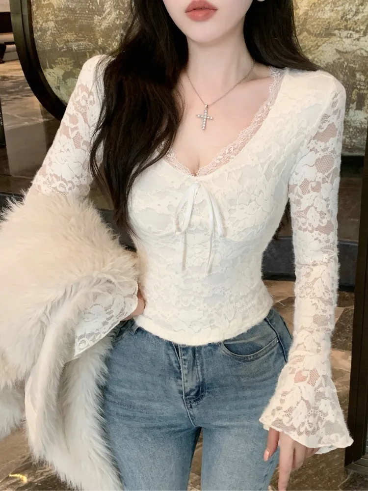 

Thickened Lace V-Neck Brushed Base Shirt Women's Design Bell Sleeve Short Top Autumn Winter Pure Desire Korean Style Commute
