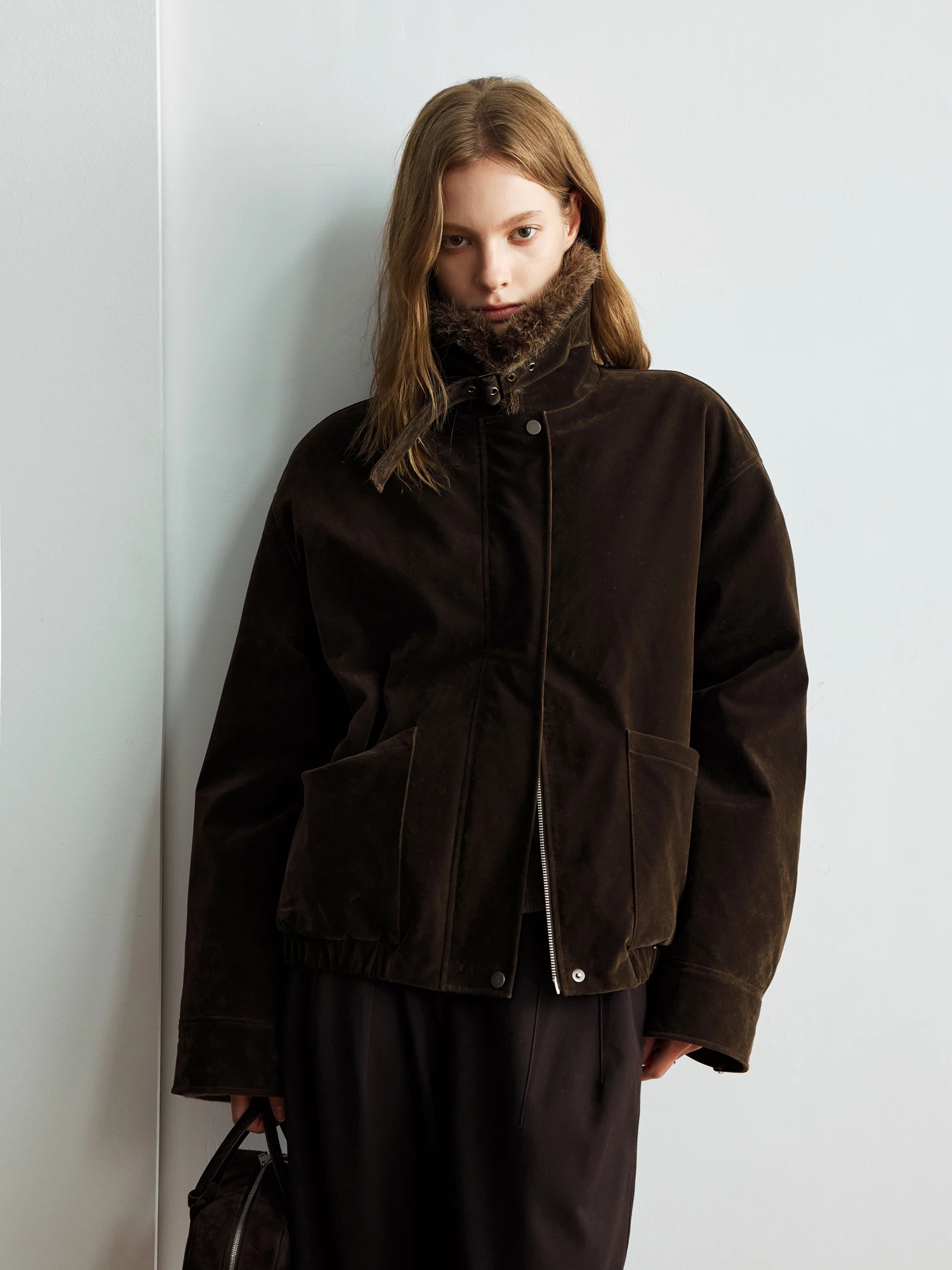 

Модная женская короткая куртка из искусственного меха с пуховым воротником, теплая повседневная утепленная куртка стандартного кроя, укороченная верхняя одежда