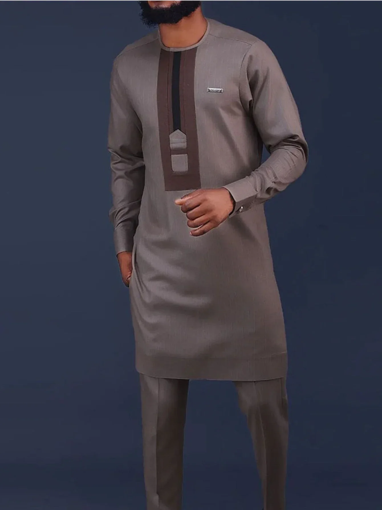 أفريقيا مجموعات طويلة الأكمام الياقة المستديرة المرقعة العرقية قميص سراويل تقليدية قطعتين مجموعة حفل زفاف الدعاوى الأفريقية للرجال