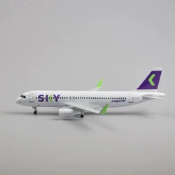 Metal Aircraft Model 20cm Chilean sky plane model A320 Metal Replica With Landing Gear Alloy Material Aviation Simulation Gift