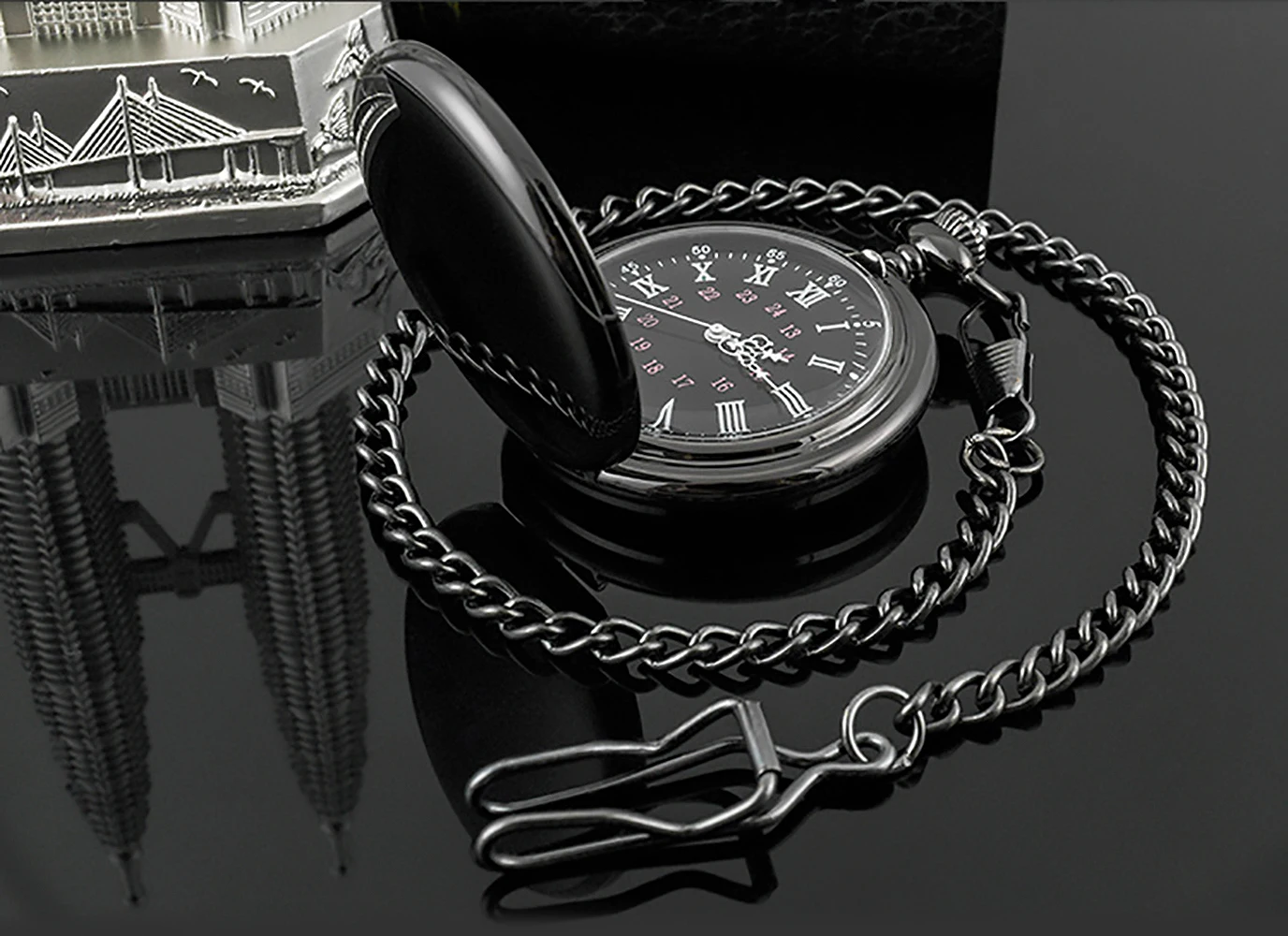 Smooth Steel Quartz Pocket Watch,Vintage Roman Number Dial Watch Christmas Birthday Graduation Gift Pocket Watch with Chain