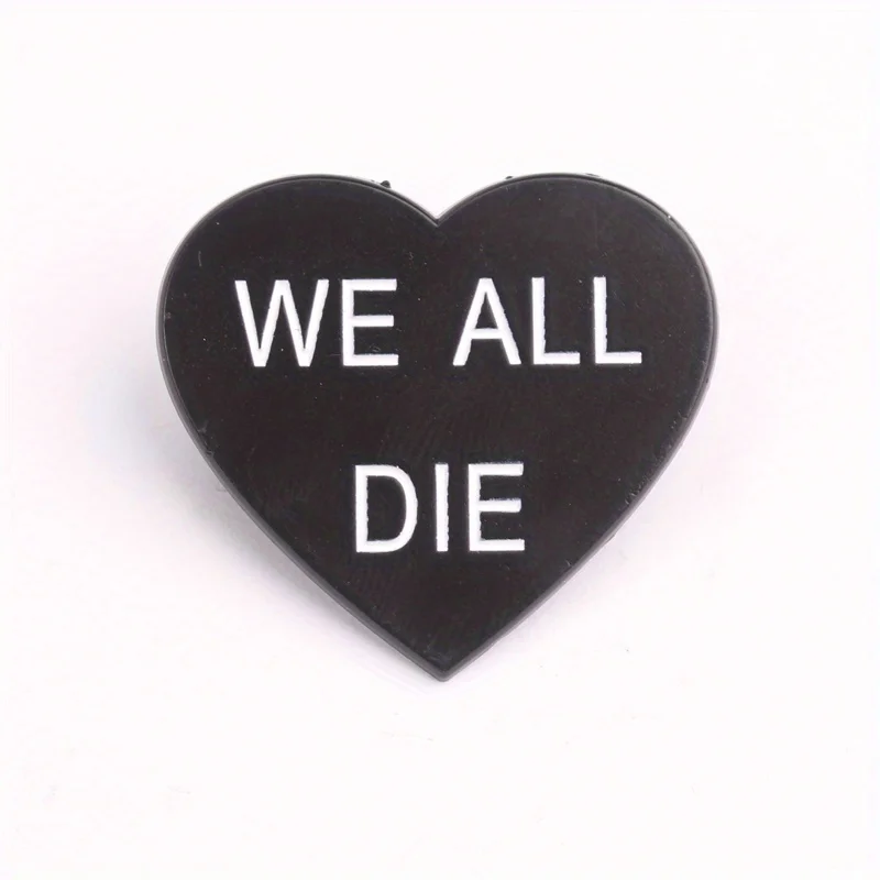 Gotischer herzförmiger „WE ALL DIE“-Knopfnadel – edgyes Zubehör für Taschen, Hüte, Jacken – Detail 5
