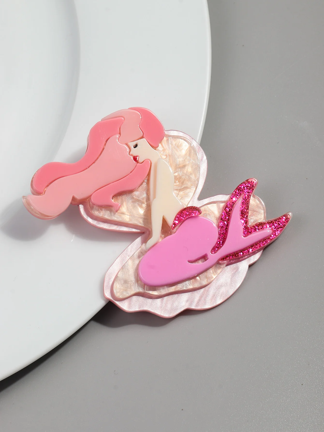 FishSheep Glitter Pink Mermaid Acrylic Big Brooches Pins for Women Resin Cartoon Badges Handmade Clothing Jewelry Accessories