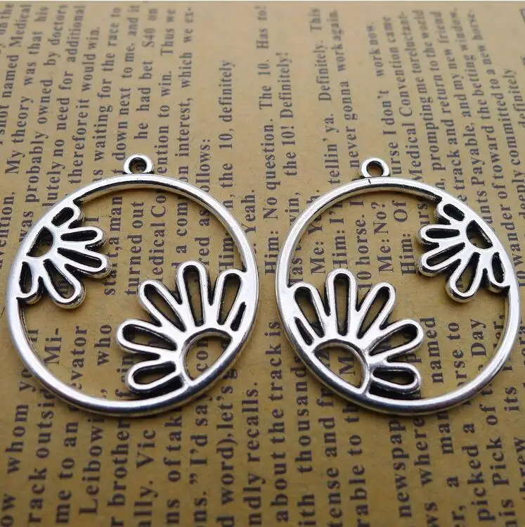 5pcs 30 * 33mm Tibetan Silver Alloy Charm Floral Hollow out Round smooth Pendant