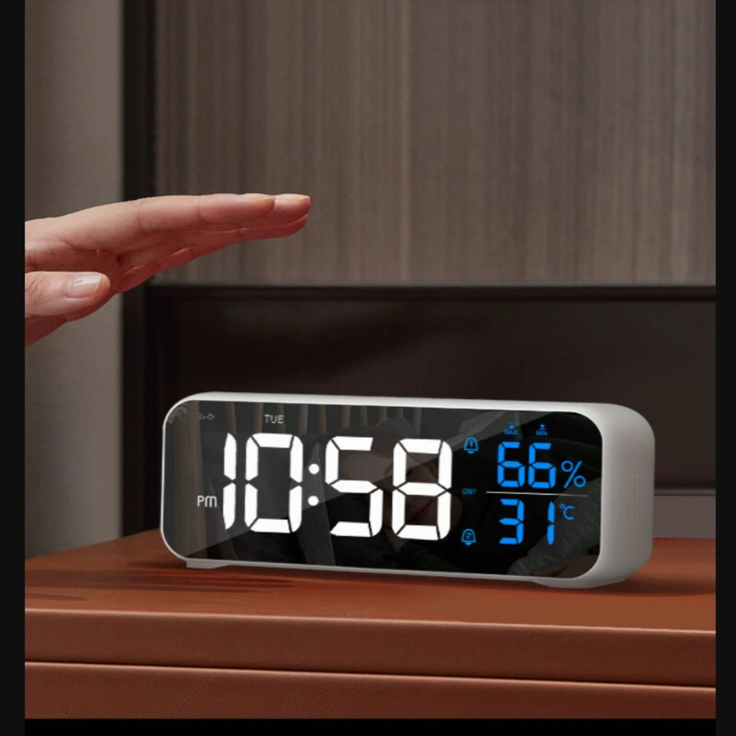 This stylish and reliable cutting-edge smart alarm clock with advanced technology and a minimalist design is the perfect additio