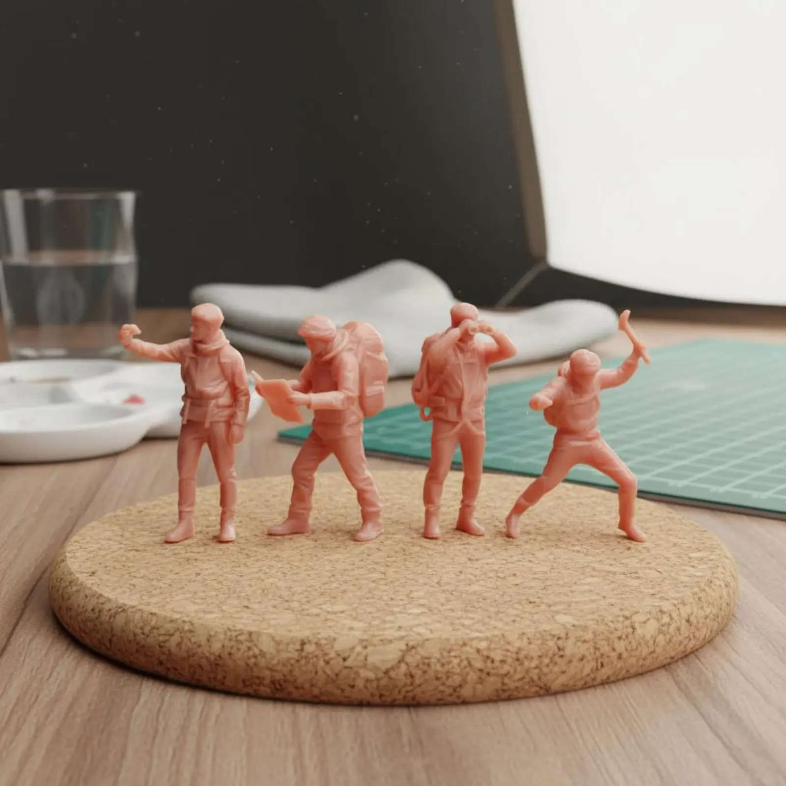 

Набор из 4 миниатюрных фигурок людей для диорам: высокодетализированные, раскрашенные, реалистичные позы, из смолы