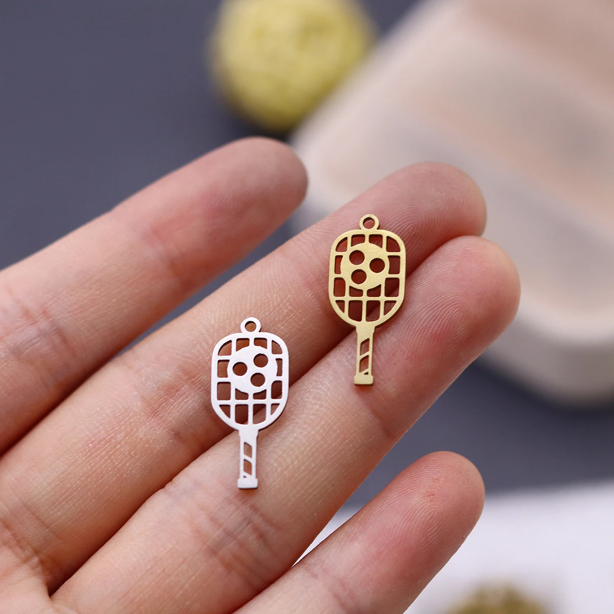  3 breloques en forme de raqu - Jewelry Making Game avis et prix