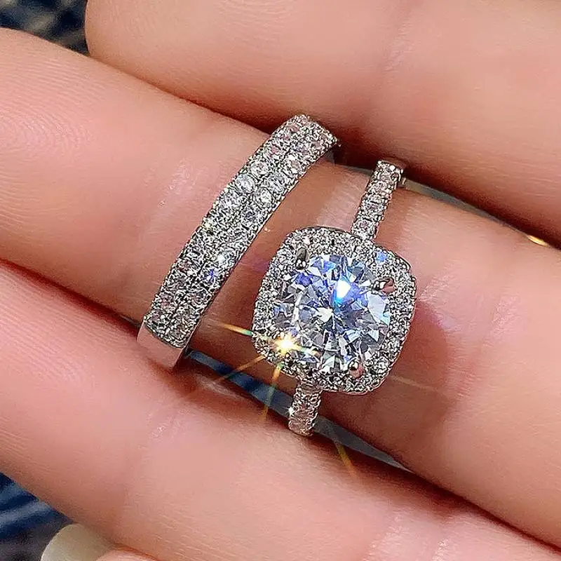 Huitan Damen 2-teiliges Ring-Set mit glänzenden Zirkonia, modisch, vielseitig, für den Alltag, Party, Damen-Accessoires, temperamentvoll, Hochzeit, schicker Schmuck