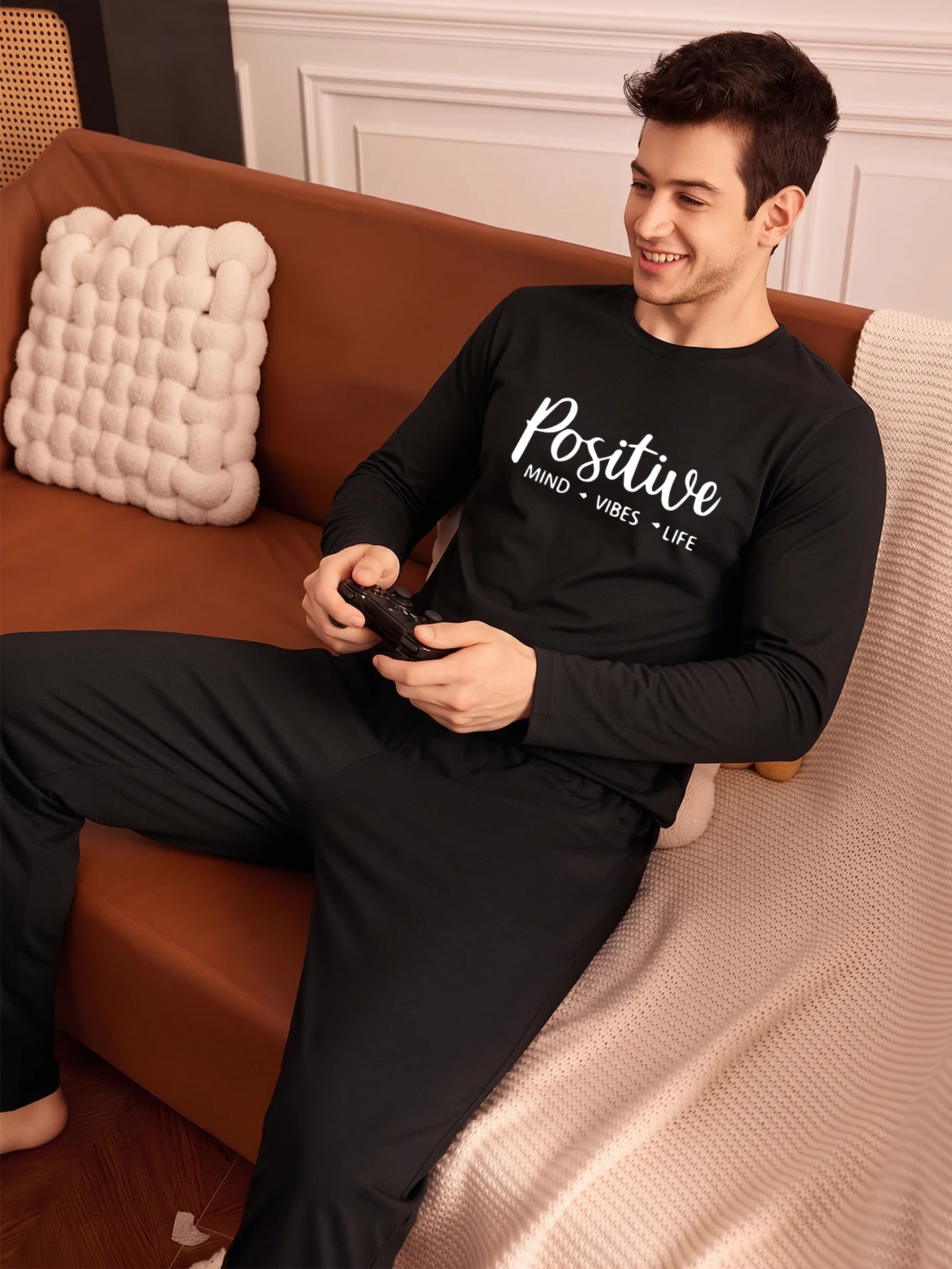 Two-piece pajamas for men in spring and autumn featuring long sleeves and pants fashionable letter pattern and home wear set