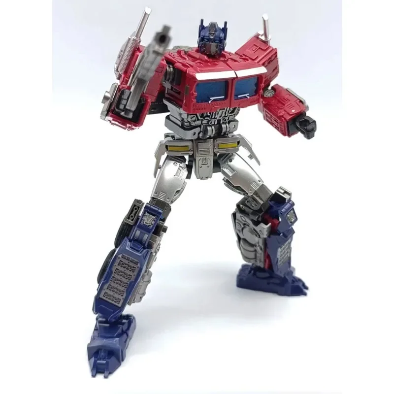 Transformers movie Optimus Prime handmade model.Well crafted to pose a variety of movements,deformable.Weapons are exchangeable