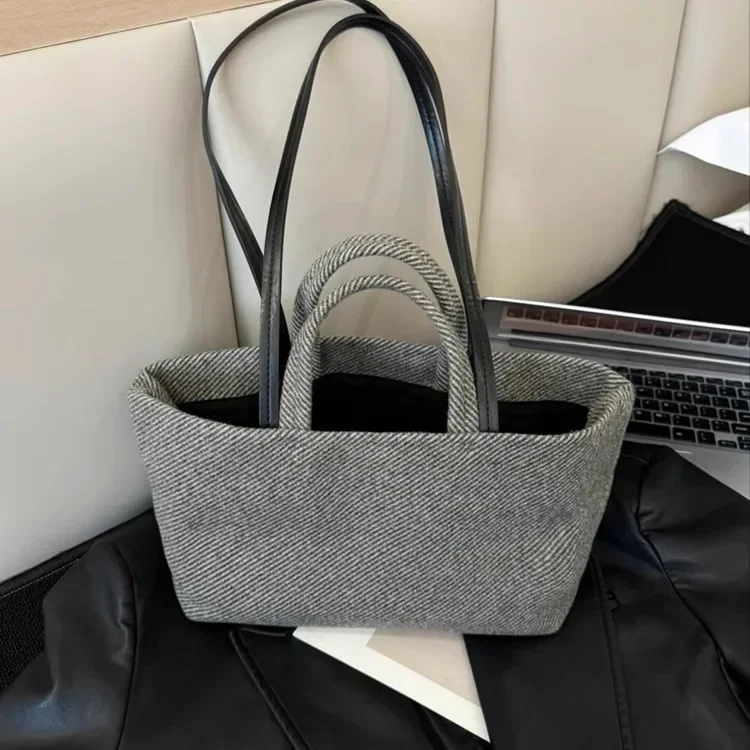 

Wool woolen high-end sense niche versatile medieval commuter shoulder bag