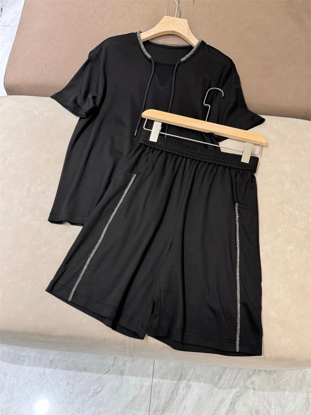 夏の女性のパールチェーン巾着半袖Tシャツ+ウエストゴムカジュアルショーツ2点セット