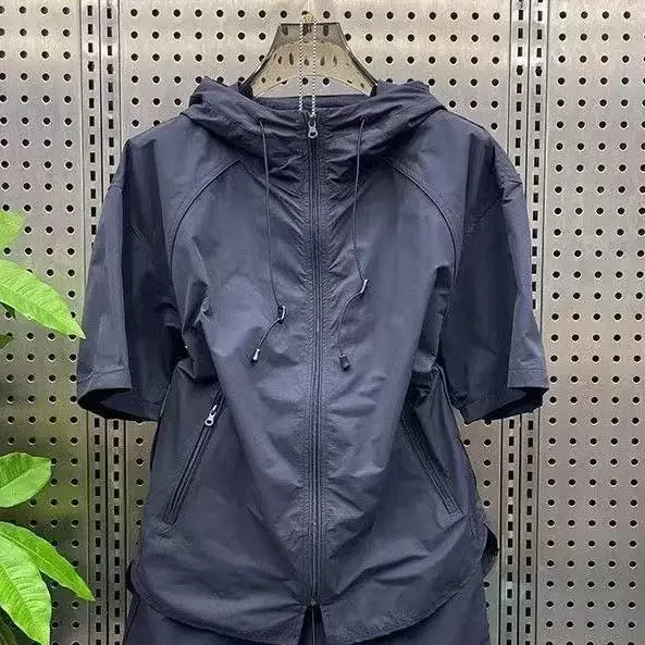 T-shirt con cappuccio Pantaloncini Abiti da uomo Giacca a vento Tinta unita Moda 2025 Poliestere Marche originali Slim Fit Outdoor Casual Uomo Set