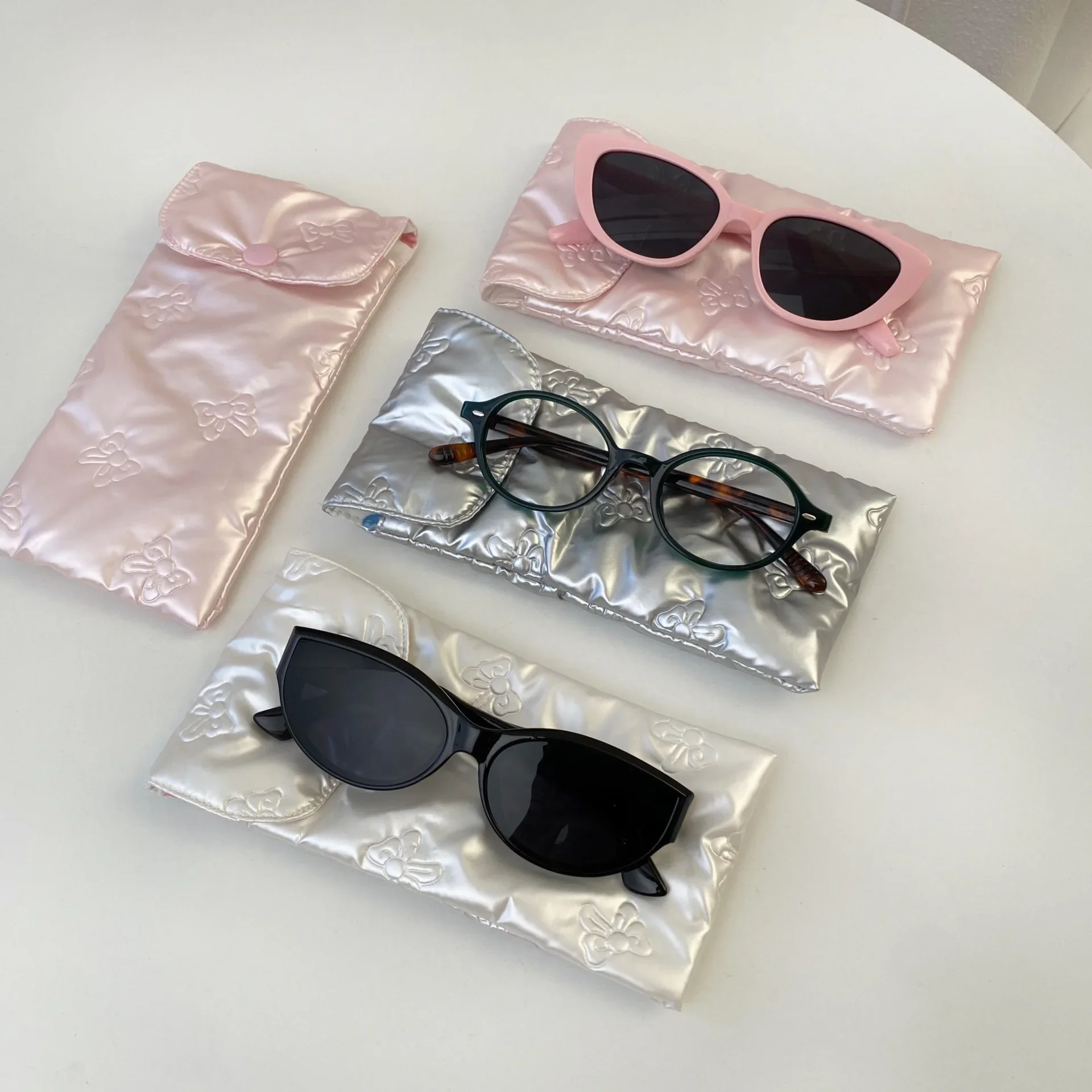 Brillenetui mit Schleife für Damen, tragbar, mit Baumwolle gepolstert, Anti-Quetsch-Sonnenbrillen-Aufbewahrungstasche, niedliche Brillentasche