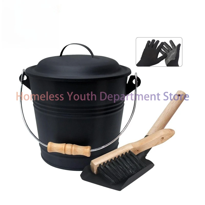 

Современный минималистский вариант входит лопата, метла и перчатки. Металлический камин большой емкости. Ведро для сбора горячего пепла.