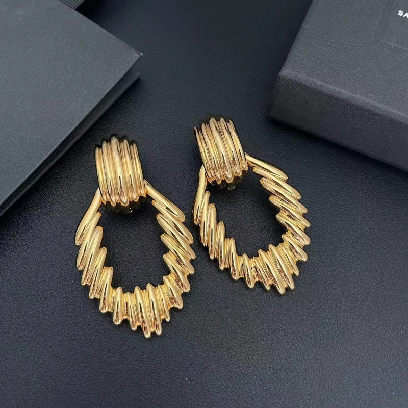 New Special OfferEuropean and American Entry Lux Premium Vintage Gold Geometric Pattern Ear Clip Simple and Exaggerated Personal