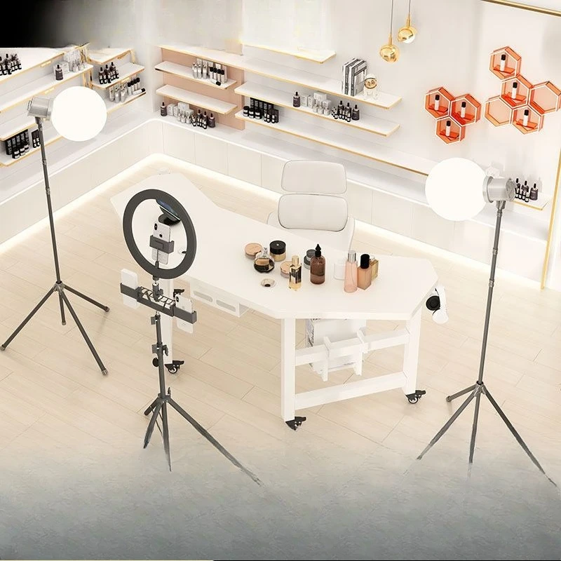 طاولة مضيف للبث المباشر مع البضائع المنزلية والكمبيوتر المحمول الخفيف الفاخر لعرض المشاهير على الإنترنت