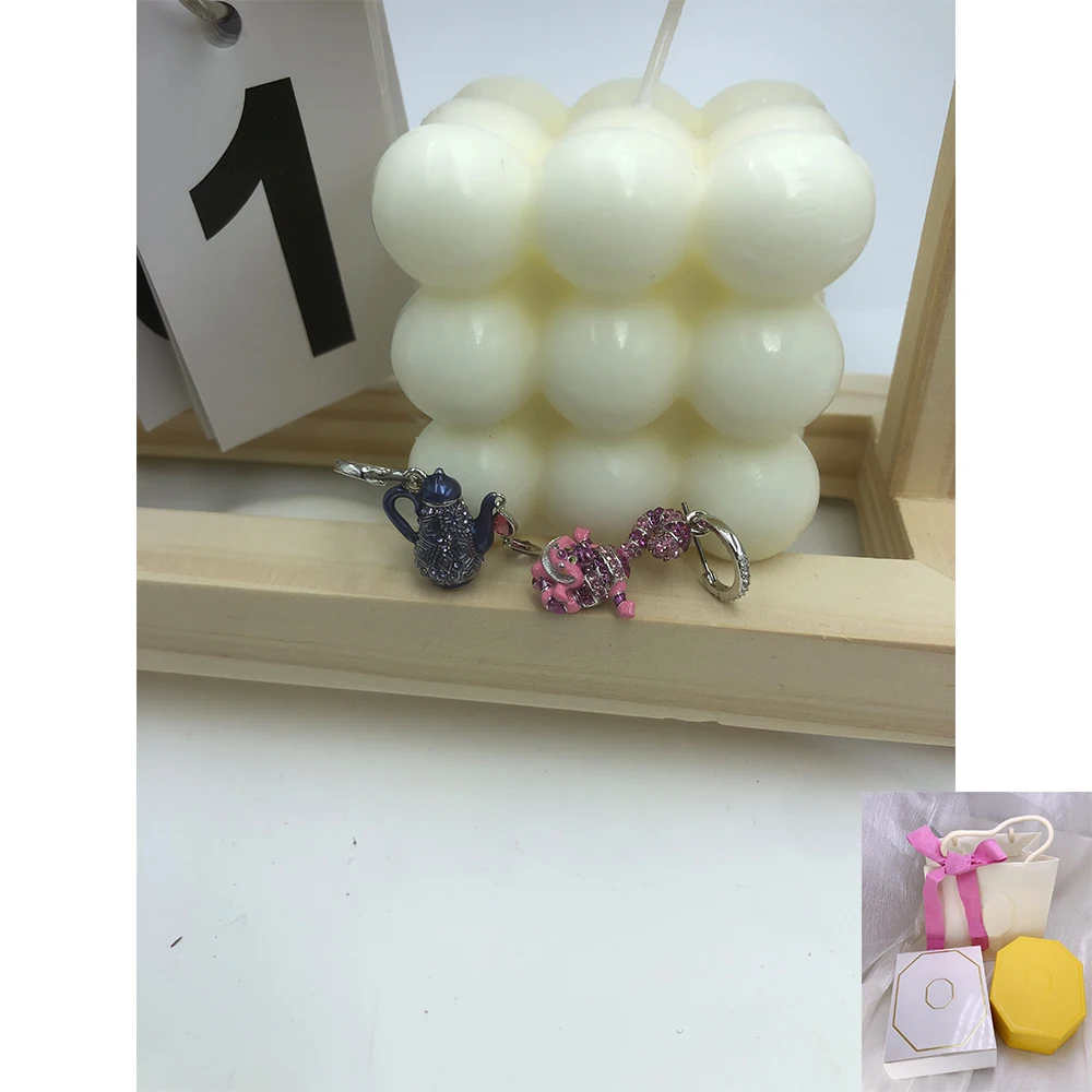 

New fashion hot selling Alice in Wonderland droplet shaped earrings for cats and teapots, exquisite romantic holiday gifts