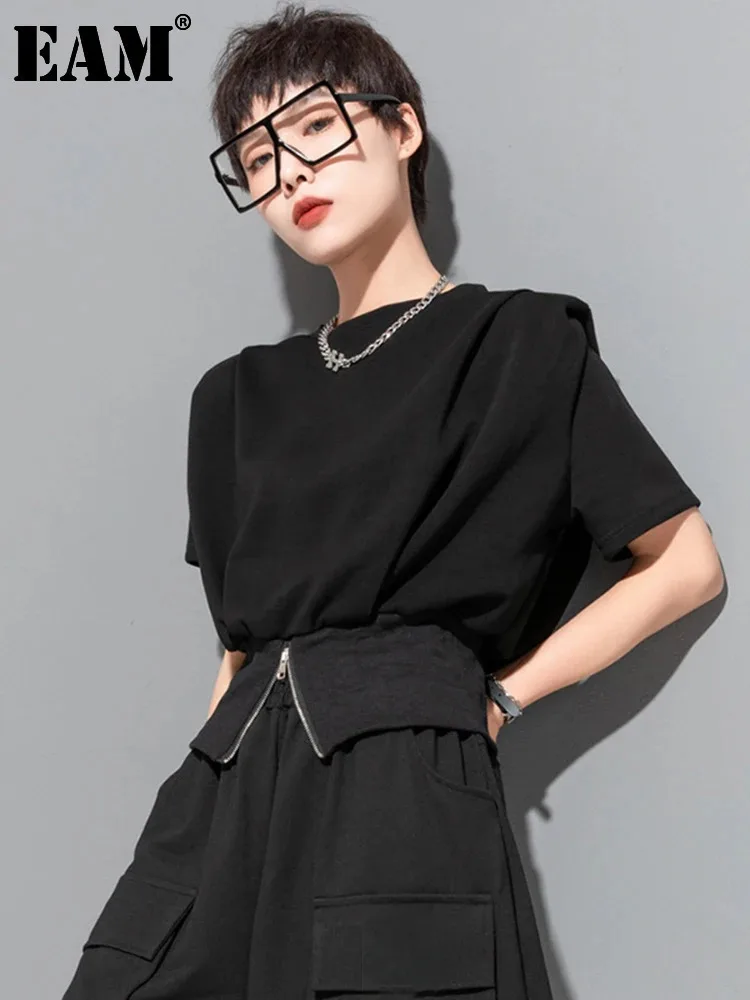 

[EAM] Women Black Zipper Slit Hem Big Size Casual T-shirt New Round Neck Short Sleeve Fashion Tide Spring Summer 2024 1DF7911