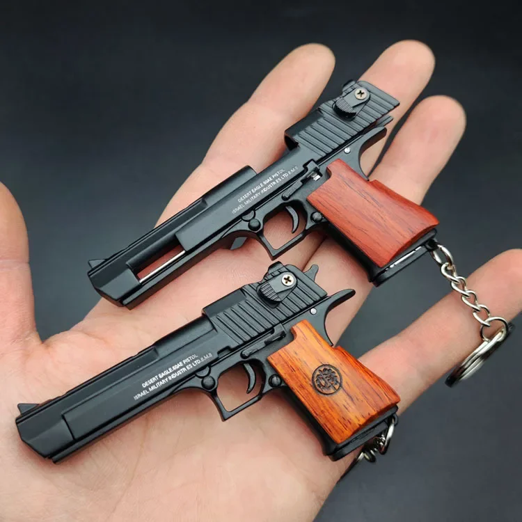 

Anti-stress 1:3 Solid Wood Handle Black Desert Eagle Metal Miniature Toy Keychain Pendant Can Not Shooting Boy Birthday Gifts